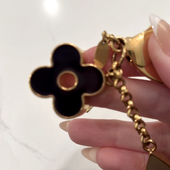 Louis Vuitton LV Fleur de Monogram Bag Charm
Key chain Pristine 🔑 - Picture 8 of 14